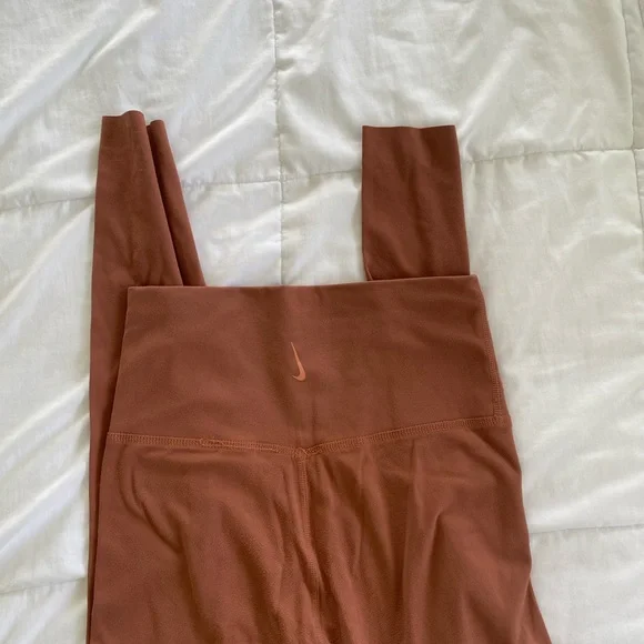 Nike Mauve Leggings - Picture 4 of 4